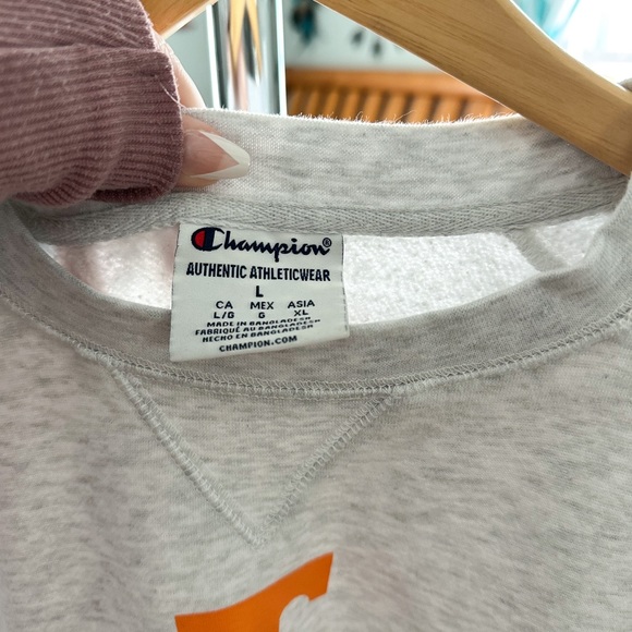 Champion University of TN Sweatshirt - Picture 3 of 3